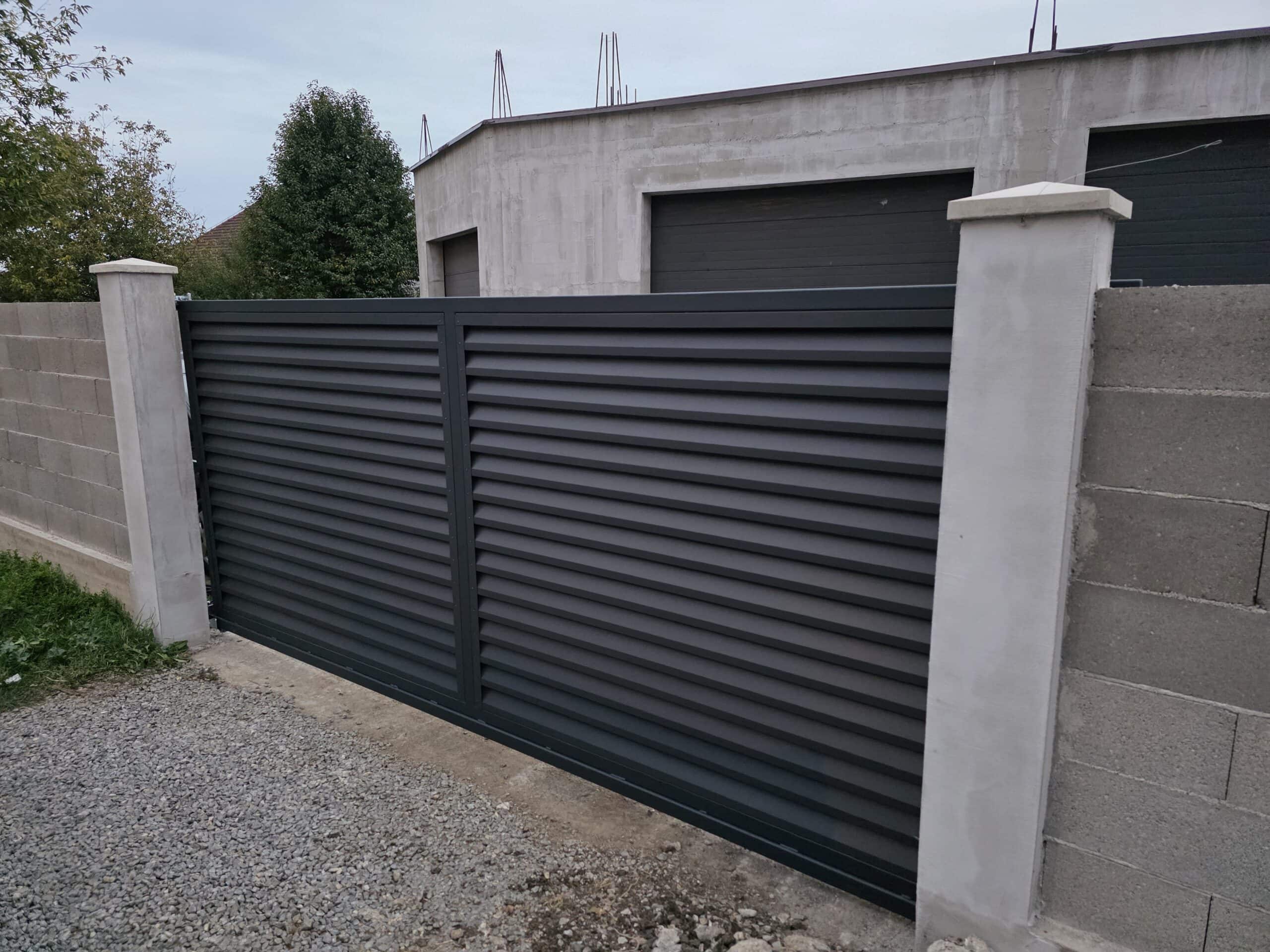 Poartă autoportantă metalică în Hunedoara – execuție la comandă